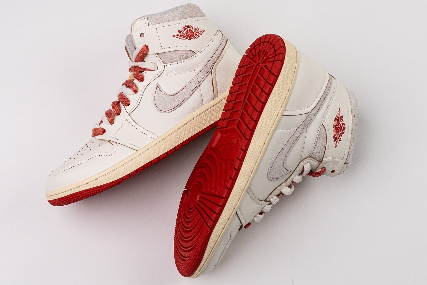 Air Jordan 1 High OG WMNS "Sail/Cinnabar"