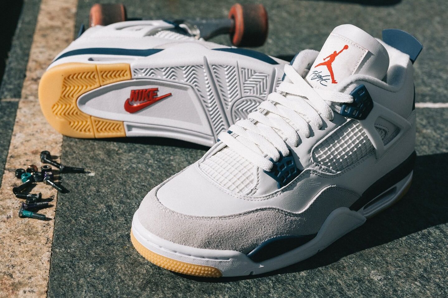 Nike SB x Air Jordan 4 "Navy"