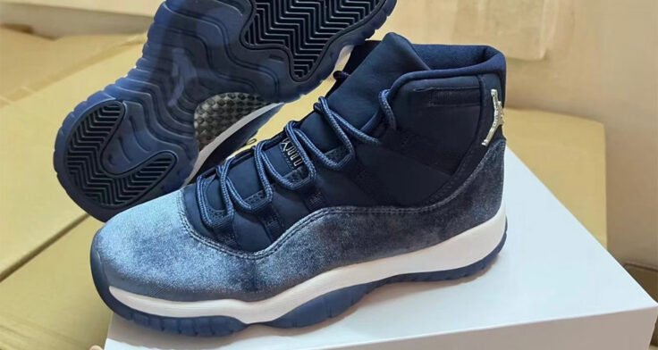 Air Jordan 11 WMNS "Midnight Navy"